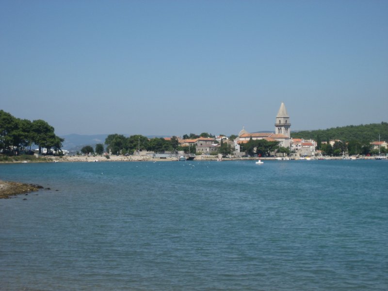 Blick von der Insel Lošinj auf Osor (2010)