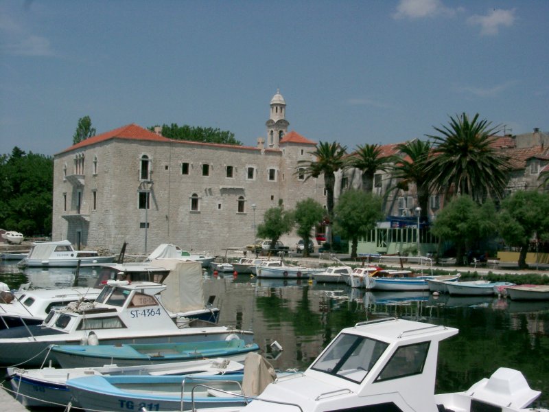 Kaštela: Kaštel Lukšić (2003)