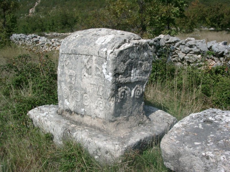 Bogomilengräber bei Lovreć (2002)