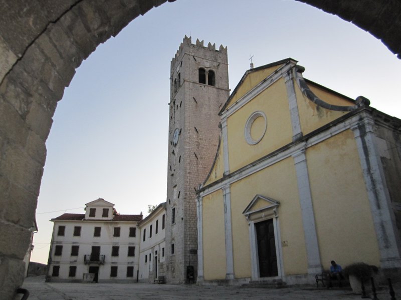 Motovun: Wehrturm und Kirche (2011)