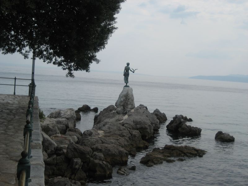 Opatija: "Mädchen mit Möwe" (2009)