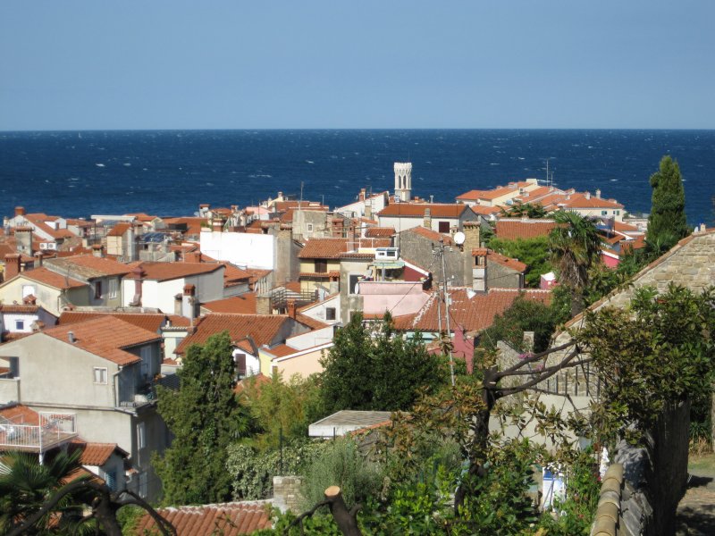 Piran: Blick von der Kirche Sv. Jurij auf die Altstadt (2011)