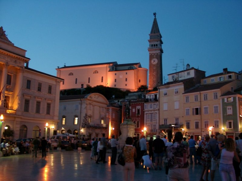 Piran: Tartini-Platz mit Blick zur Kirche Sv. Jurij (2002)