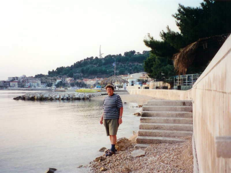 Podgora: Kiesstrand beim Hafen (2000)