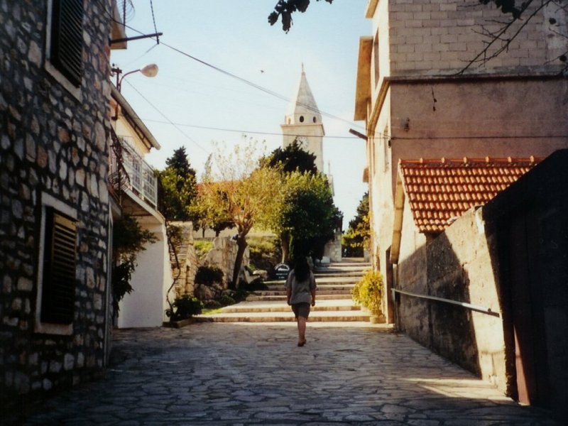 Primošten: Aufstieg zur Kirche (2000)