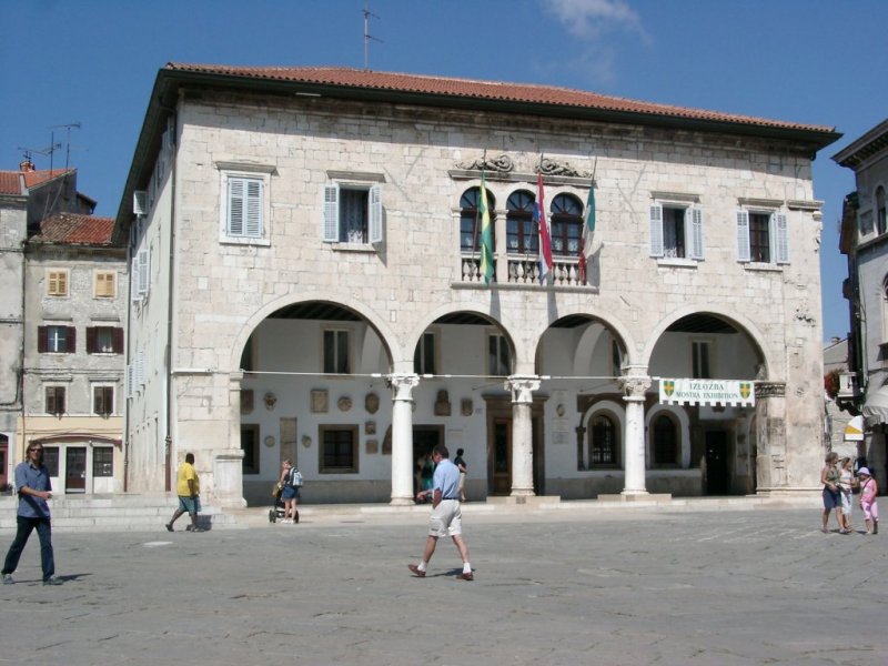 Pula: Altes Rathaus (2002)