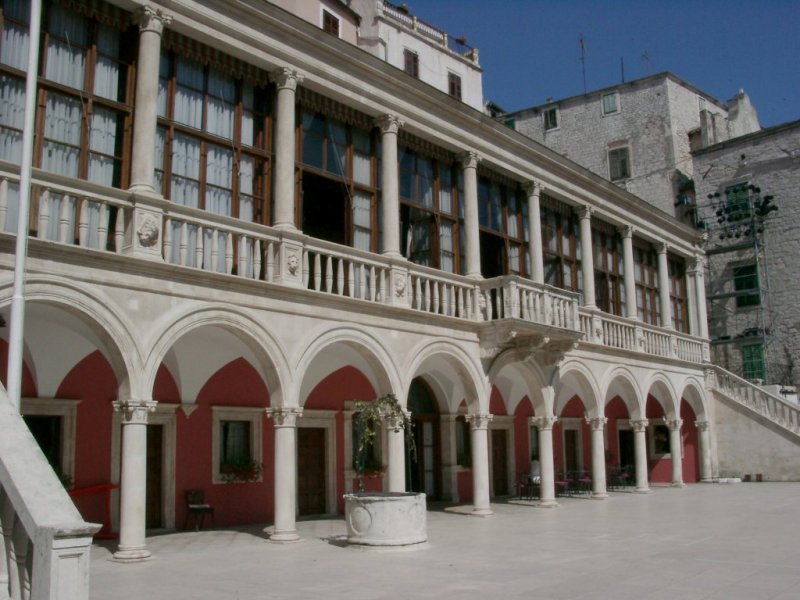 Šibenik: Stadtloggia (2004)