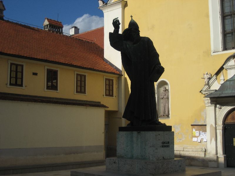Varaždin: Denkmal des Grgur von Nin vor der Franziskanerkirche (2008)