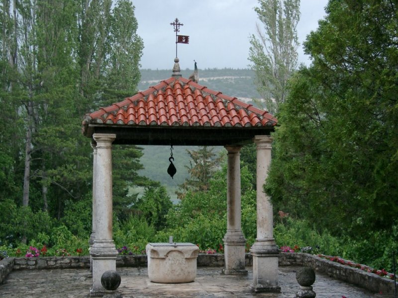 Kloster Visovac: Brunnen im Kloster (2004)
