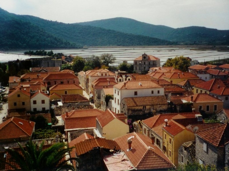 Ston: Blick von der Festungsmauer auf den Ort (2000)